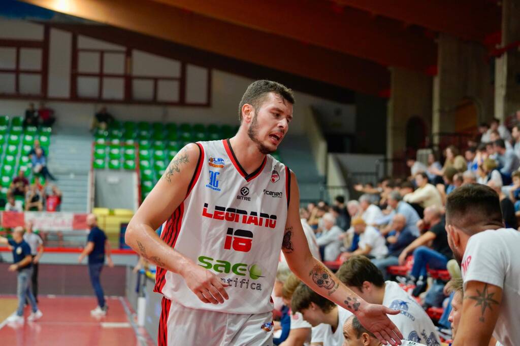 Legnano Basket sfida in casa Piombino. Foto di Daniele Zaffaroni