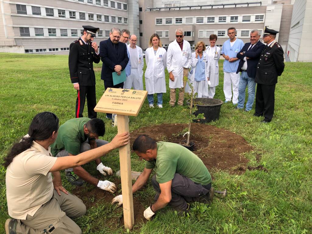 Piantata una quercia all’Ospedale di Legnano con il progetto “Una pianta per il futuro”