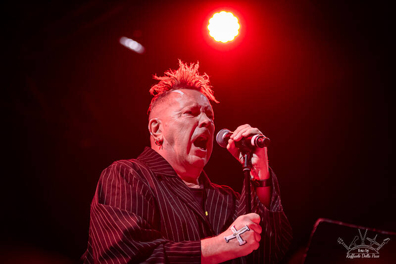 Pil in concerto ai Magazzini Generali di Milano