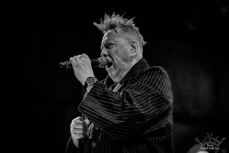 Pil in concerto ai Magazzini Generali di Milano