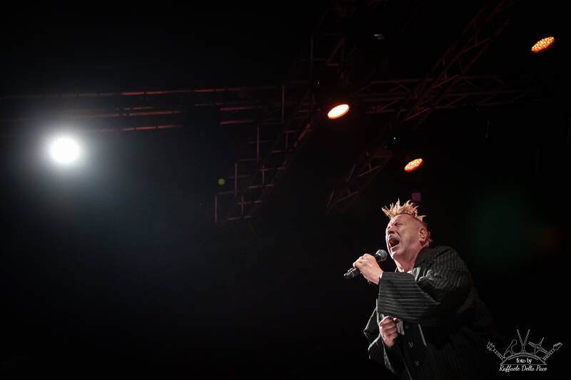 Pil in concerto ai Magazzini Generali di Milano