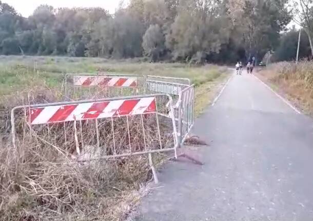 Fango sulla ciclabile del Lago nel tratto di Varese