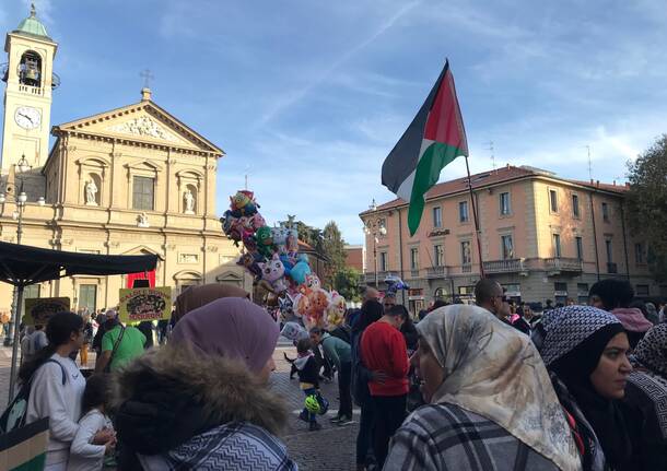 Presidio anarchico in piazza a Saronno per la causa Palestinese 