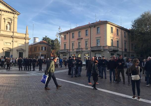 Presidio anarchico in piazza a Saronno per la causa Palestinese