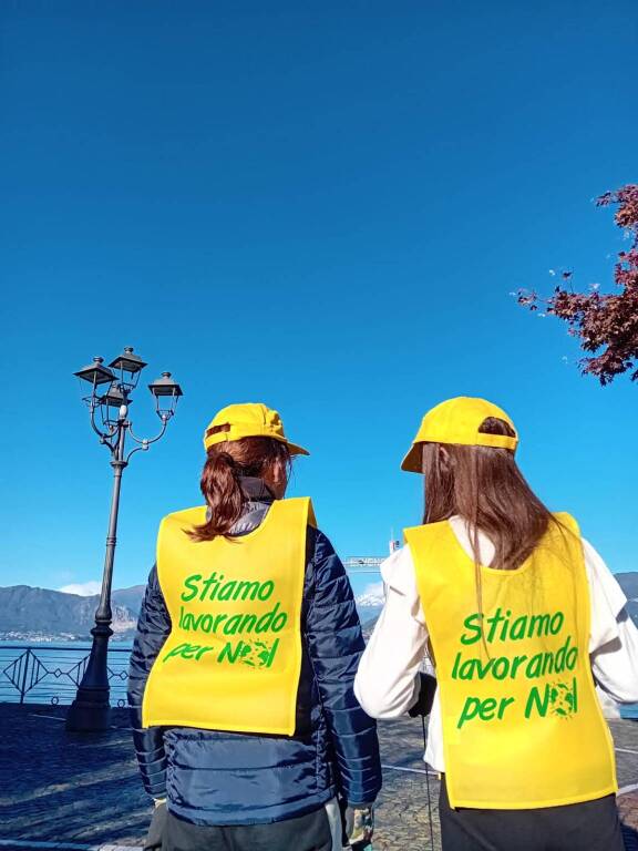 Puliamo il mondo sul lungolago di Laveno