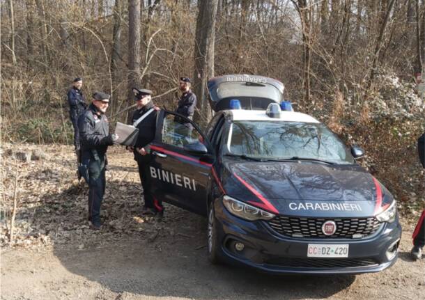 Spendono soldi falsi in un locale e i carabinieri ne trovano altri nella  loro auto