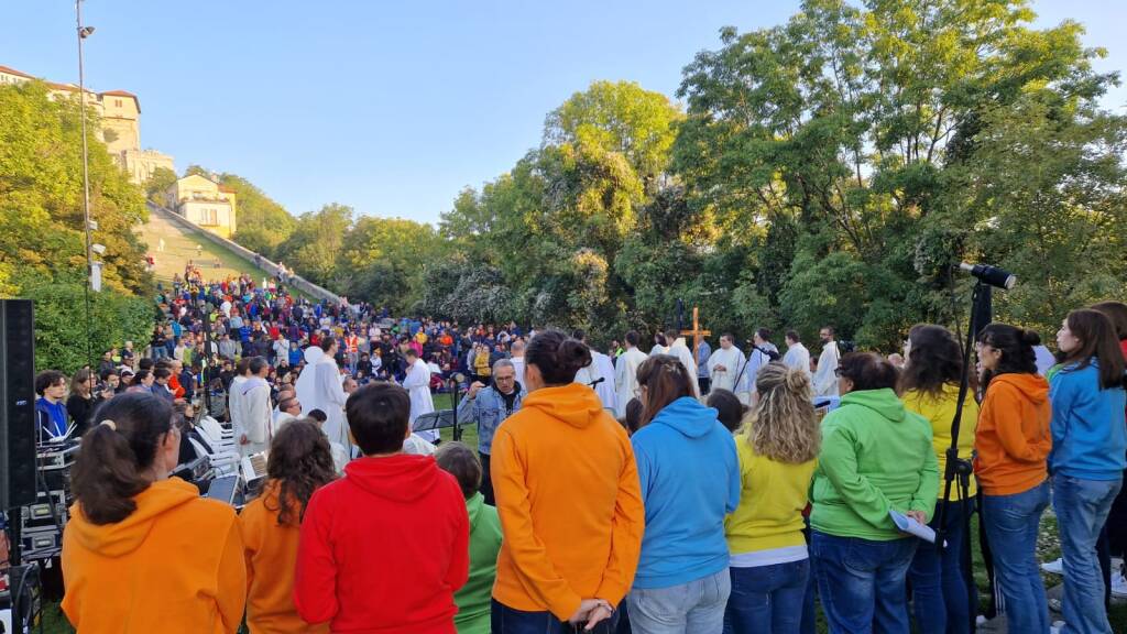 Tantissimi giovani al Sacro Monte per celebrare la «Stella del Mattino»