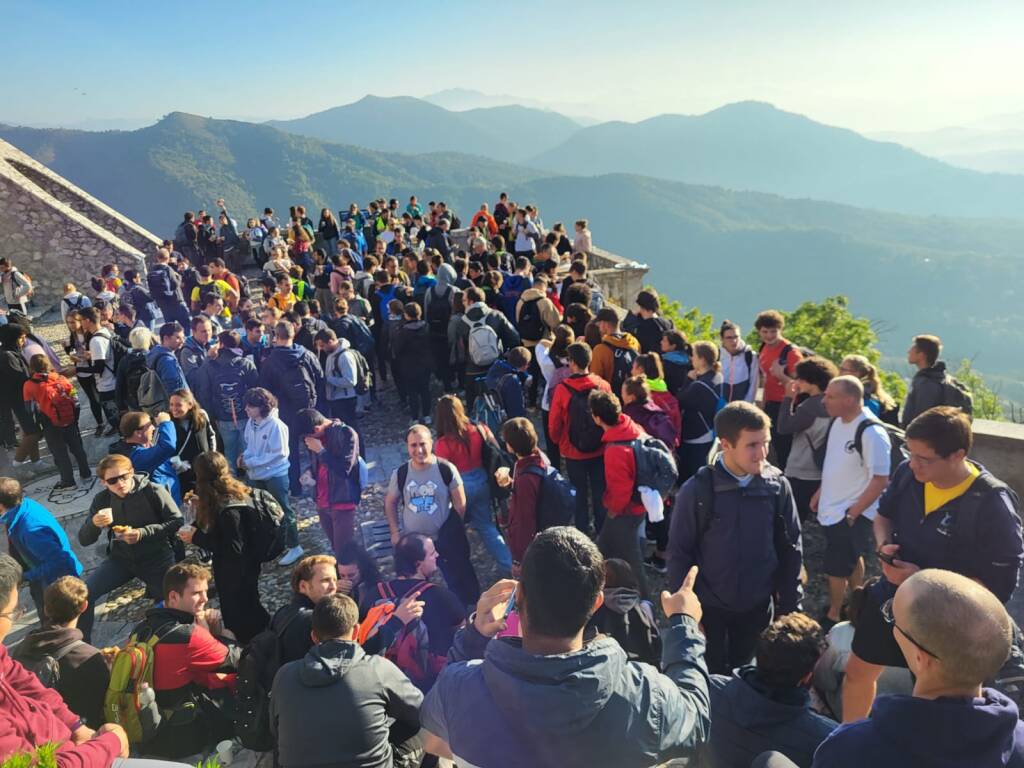 Tantissimi giovani al Sacro Monte per celebrare la «Stella del Mattino»