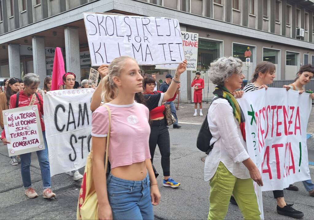 Varese - I ragazzi di Friday For Future tornano in piazza per il clima