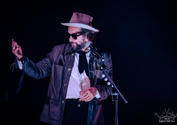 Vinicio Capossela al Teatro di Varese con 13 canzoni urgenti