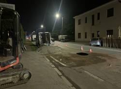 Voragine sulla strada a Moriggia, chiuso il Sempione Vecchio a Gallarate