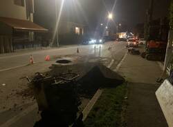 Voragine sulla strada a Moriggia, chiuso il Sempione Vecchio a Gallarate