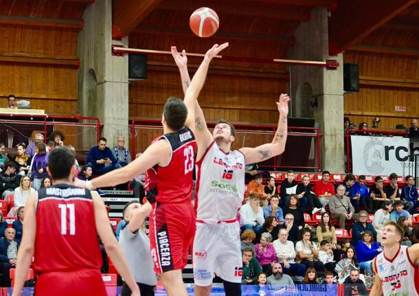 Basket Legnano sfida Piacenza in casa 