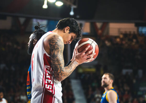 Openjobmetis Varese - Givova Scafati 94-93