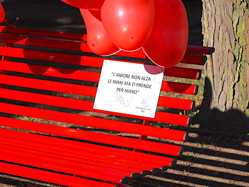 La panchina rossa a Gallarate