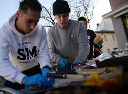 Contrada San Martino tra la gente con il mercato degli ambulanti di Forte dei Marmi