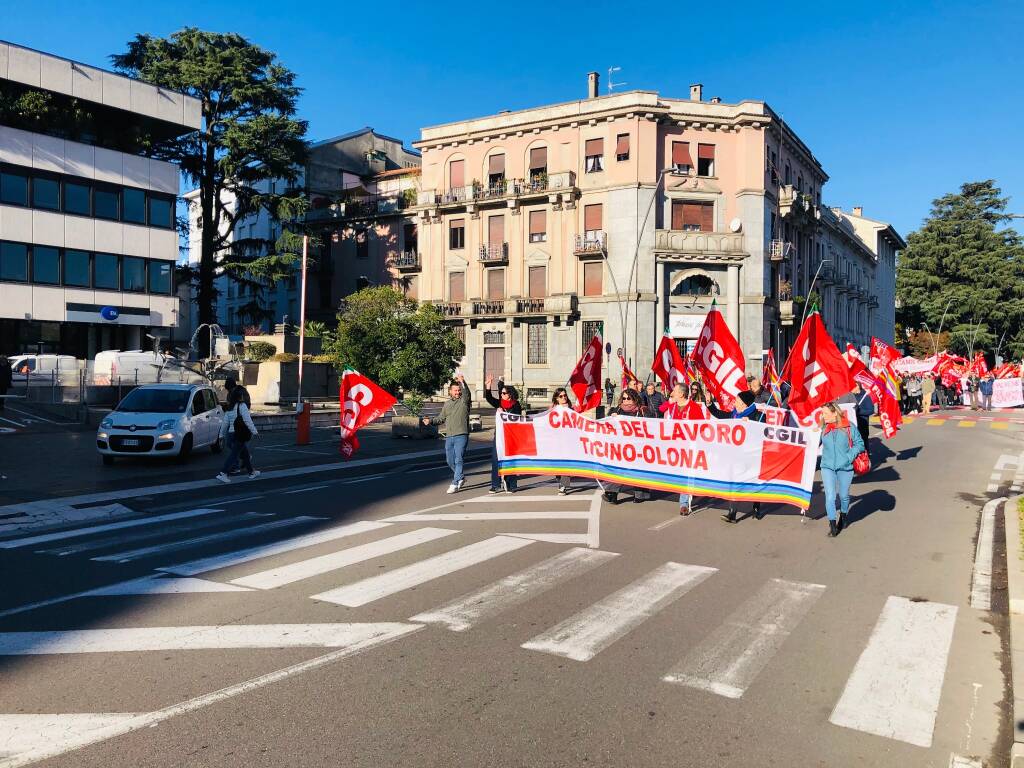 Corteo Cgil in centro a Legnano 