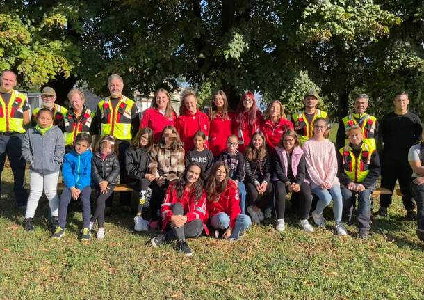 Giovanissimi "aspiranti volontari" della CRI di Legnano in visita al Centro Cinofilo di Nerviano