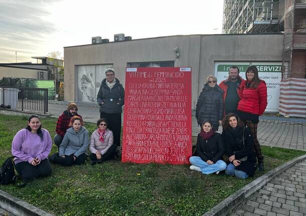 Installazione contro la violenza sulle donne a Canegrate