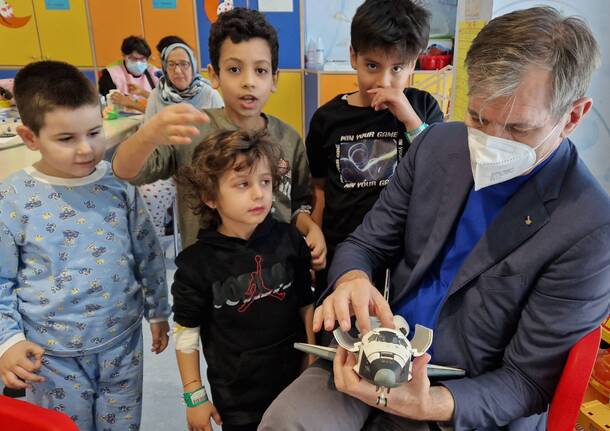 L'astronauta Paolo Nespoli all'ospedale Del Ponte di Varese