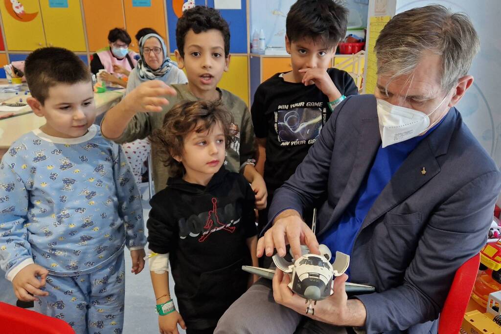 L'astronauta Paolo Nespoli all'ospedale Del Ponte di Varese