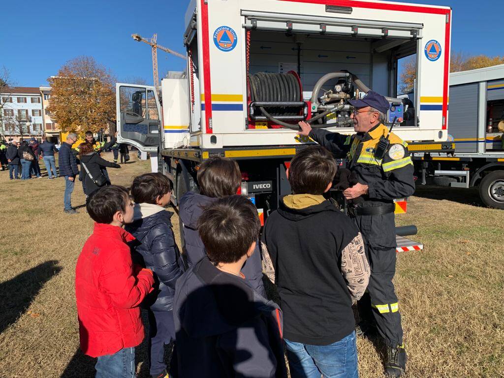 La protezione civile in festa ad Angera 