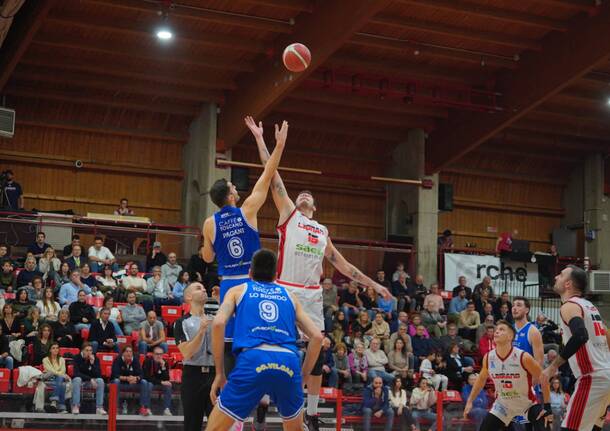 La sfida tra Legnano basket e Pielle Livorno nelle foto di Zaffaroni