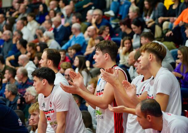La sfida tra Legnano basket e Pielle Livorno nelle foto di Zaffaroni