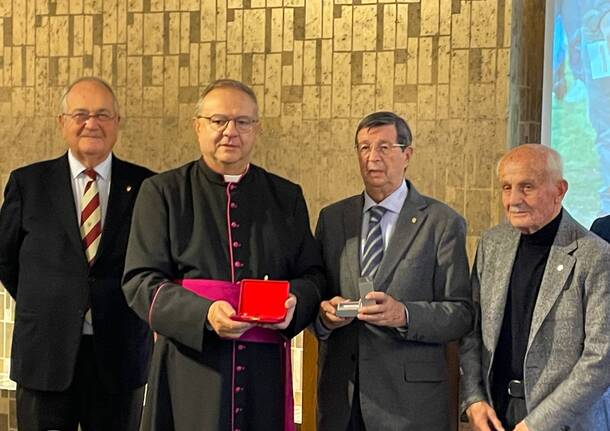 Mons. Angelo Cairati "Tessera d'oro 2023" della Famiglia Legnanese