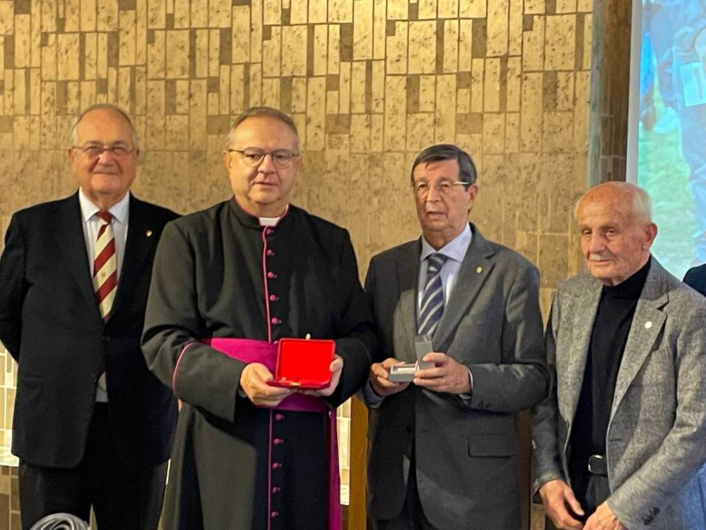 Mons. Angelo Cairati "Tessera d'oro 2023" della Famiglia Legnanese