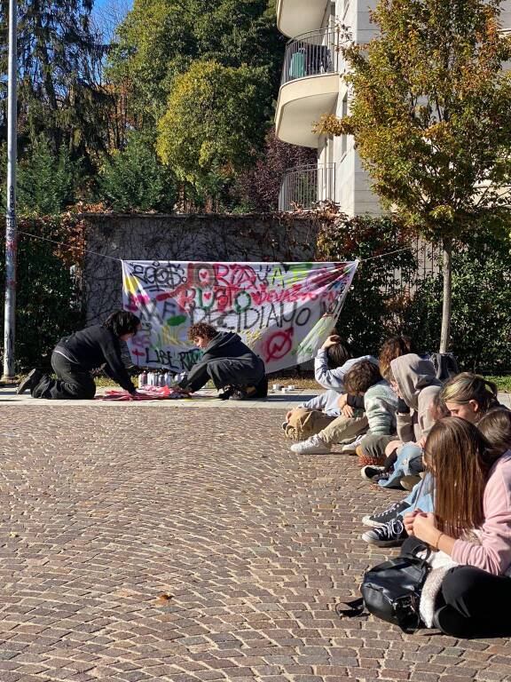 Presidio a Busto Arsizio dell'Unione degli Studenti