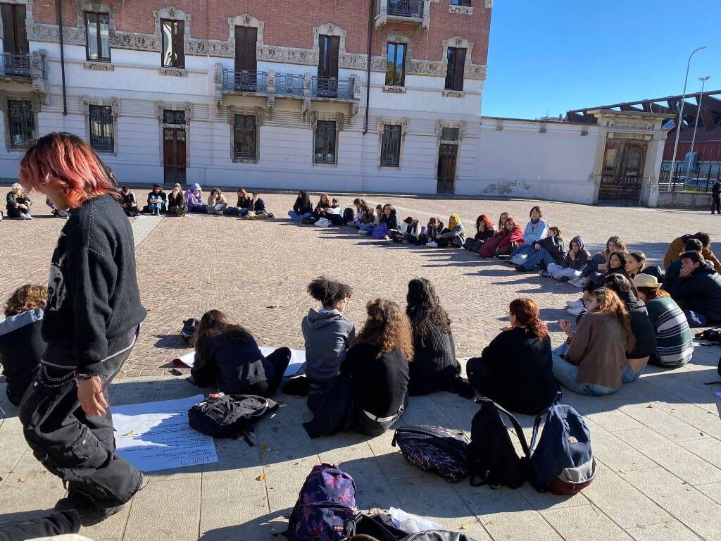 Presidio a Busto Arsizio dell'Unione degli Studenti