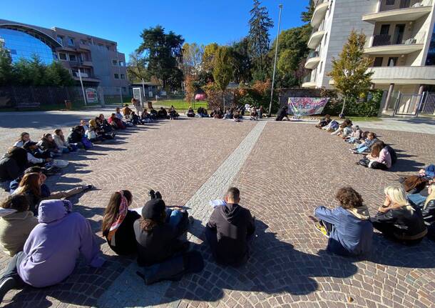 Presidio a Busto Arsizio dell'Unione degli Studenti