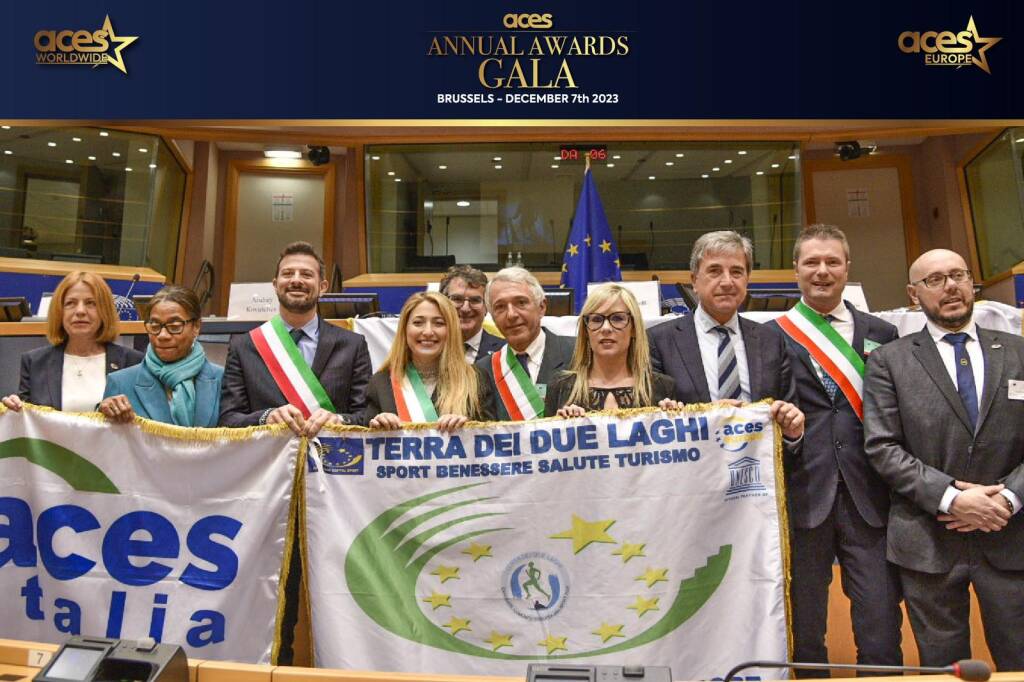 A Bruxelles la Terra dei Due Laghi riceve la bandiera di Comunità europea dello sport 