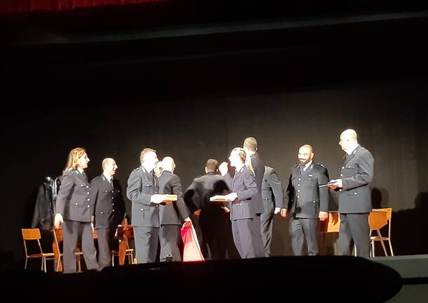 agenti polizia attori a teatro