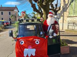 babbo natale in ape car a lissago