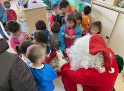 babbo natale nelle scuole dell'infanzia di cerro maggiore e cantalupo