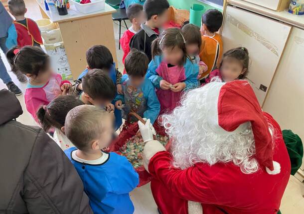 babbo natale nelle scuole dell'infanzia di cerro maggiore e cantalupo