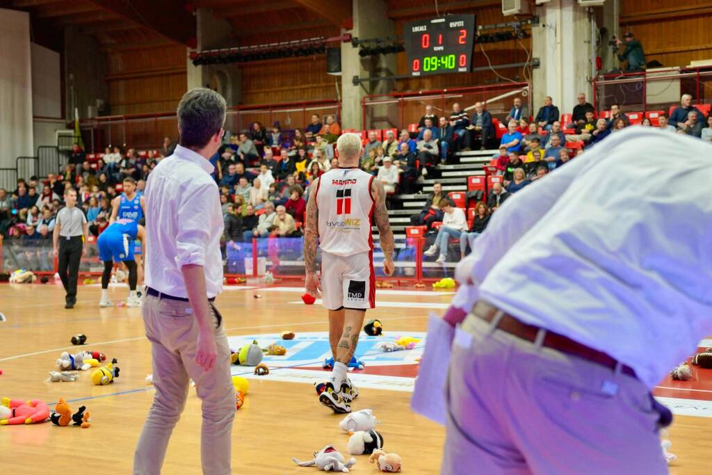 Basket: Legnano sfida Herons Montecatini al Pala Borsani di Castellanza