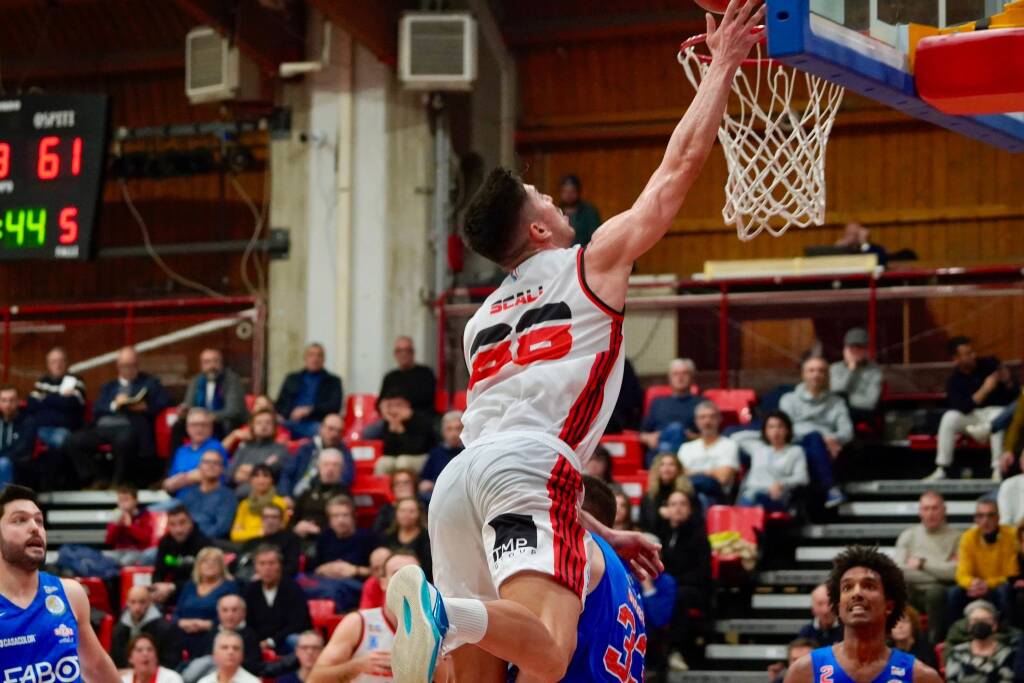 Basket: Legnano sfida Herons Montecatini al Pala Borsani di Castellanza