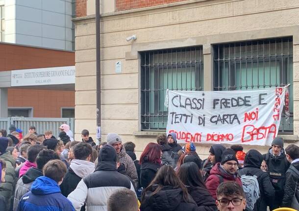 Gli studenti del “Falcone” di Gallarate in sciopero