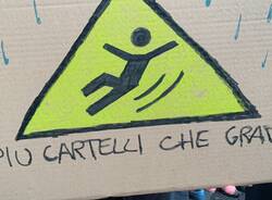 Gli studenti del \"Falcone\" di Gallarate in sciopero