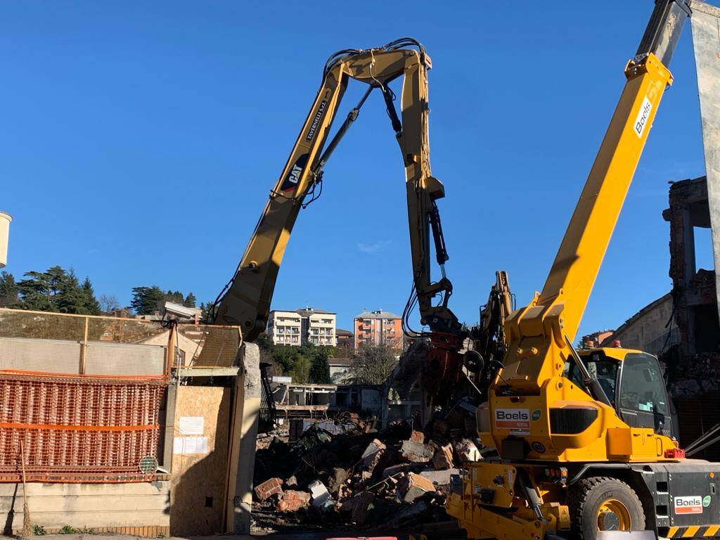 Ex Aermacchi, gli abbattimenti in corso