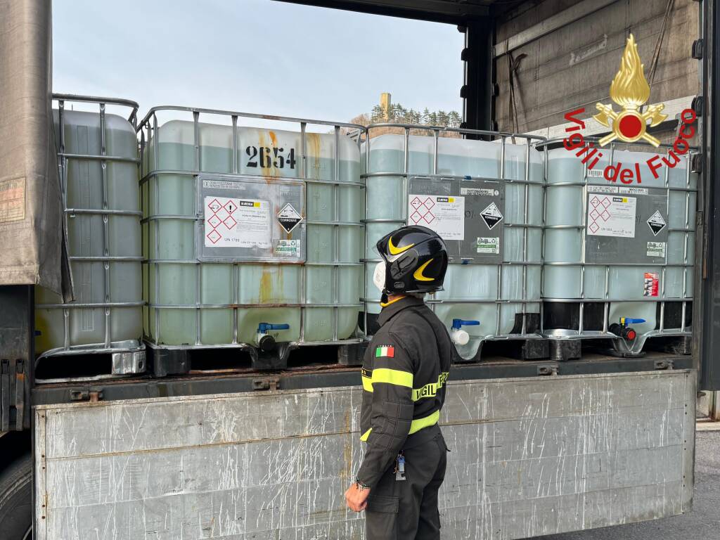 La nube di sostanze irritanti fuoriuscita da una cisterna di Como