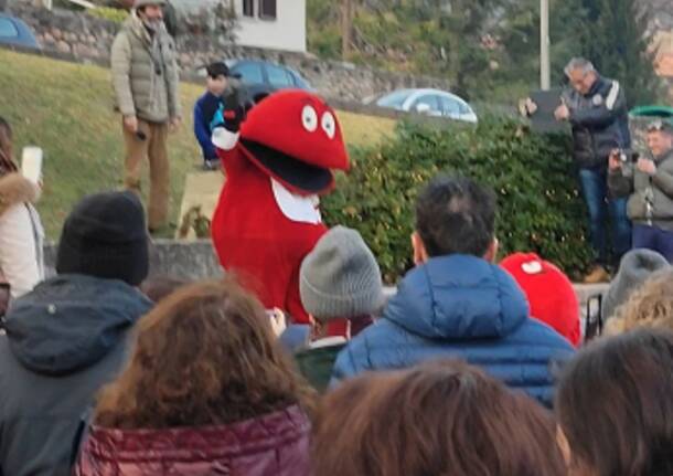 Il Gabibbo alla pista di pattinaggio a Cuasso al Monte