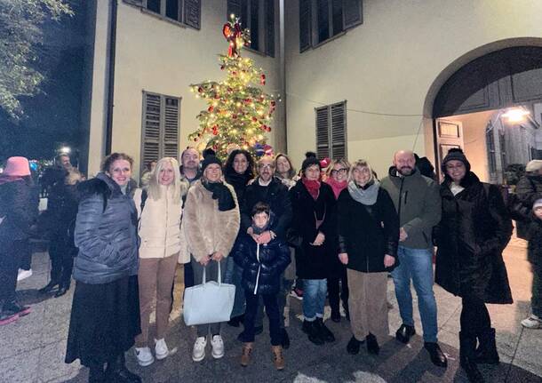 Castellanza accende l'albero di Natale