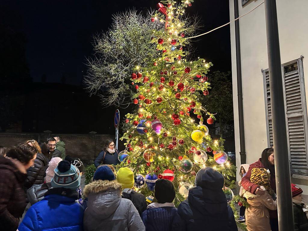 Castellanza accende l'albero di Natale