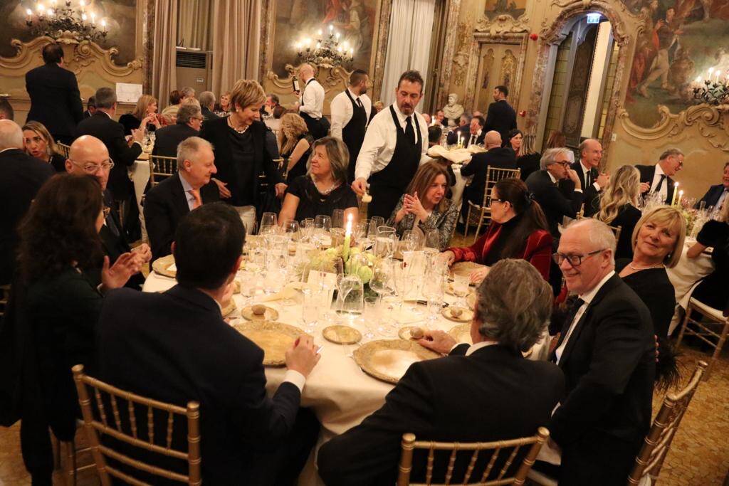 Cena Natale Legnano Host