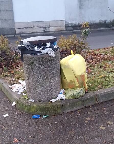 Cestini strapieni cimitero Legnano