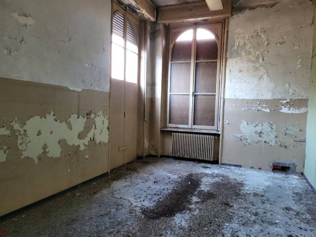 Dentro la ex Casa del Balilla di Legnano